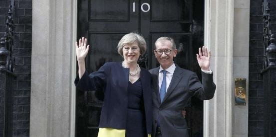 英国首相和女王谁权利大?