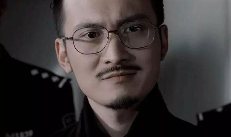 悬疑剧《白夜追凶》中,韩彬为什么会帮助关宏峰?