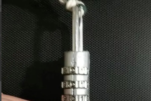 四位数滚轮密码锁怎么开?