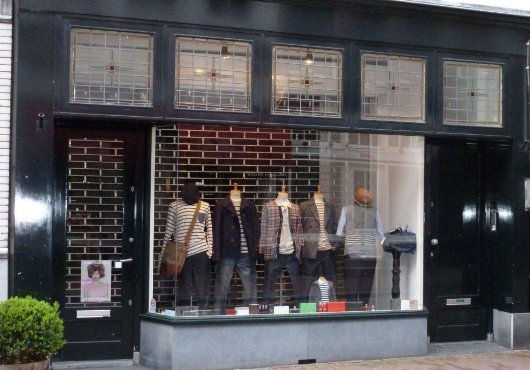 自营店和旗舰店哪个好？